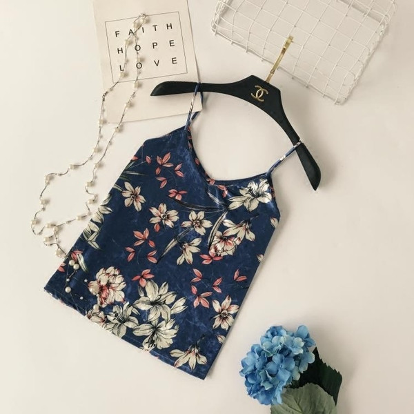 Modern női felső, vékony pántokkal, többféle színben