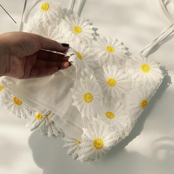 Stílusos női felső csipkével, két színben