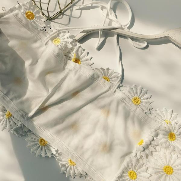 Stílusos női felső csipkével, két színben