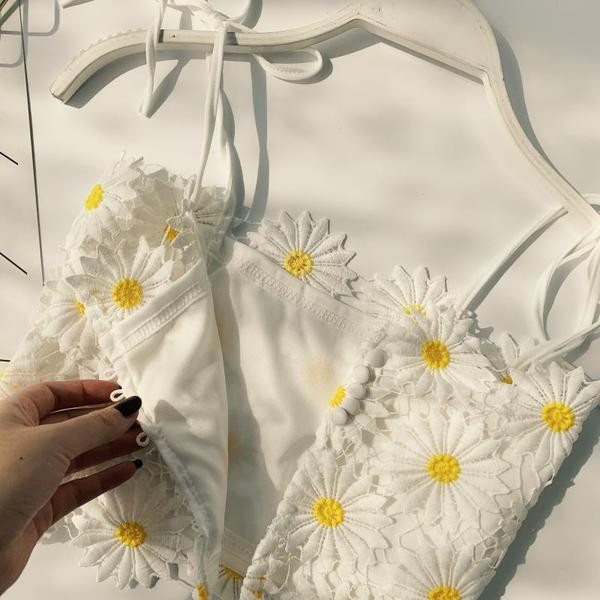 Stílusos női felső csipkével, két színben