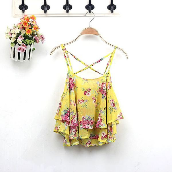 Női felső vékony pántokkal és virágmintával