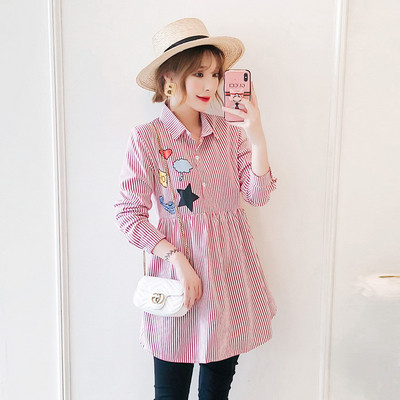 Modern, kék és rózsaszín tunika, rátéttel terhes nők számára