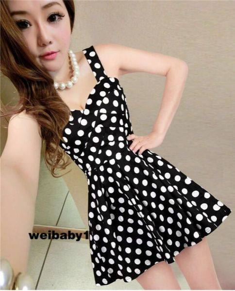 Aktuális női szabású ruha különböző színekben