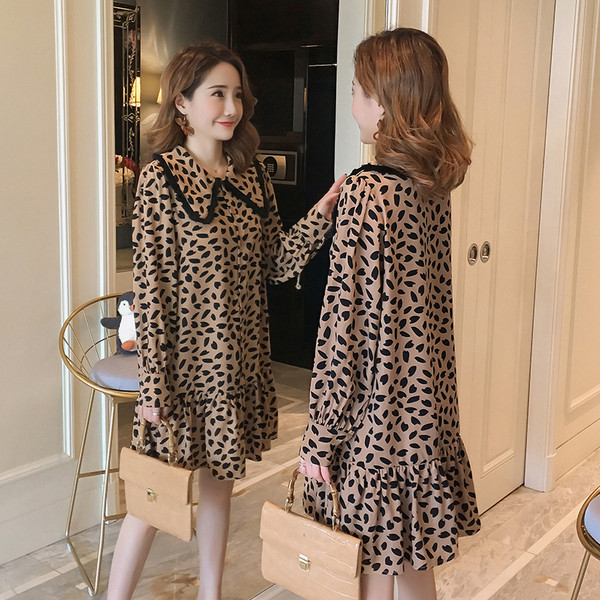 Stílusos leopárdmintás ruha terhes nők számára