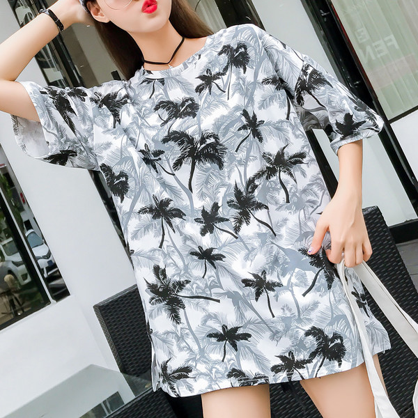 Modern széles női blúz fehér színben