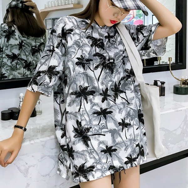 Modern széles női blúz fehér színben