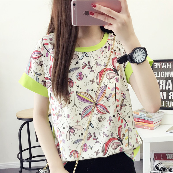 Μοντέρνα γυναικεία μπλούζα σε λευκό με floral μοτίβα