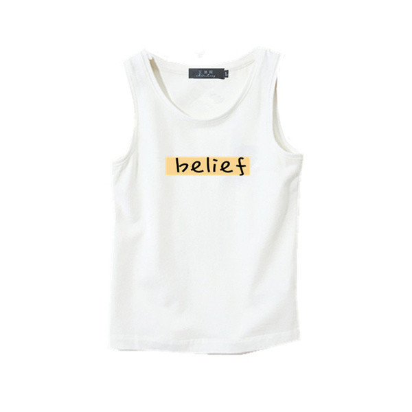 Két színben, felirattal ellátott, hétköznapi férfi felső