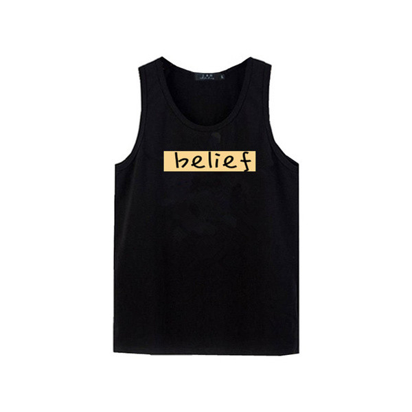 Két színben, felirattal ellátott, hétköznapi férfi felső