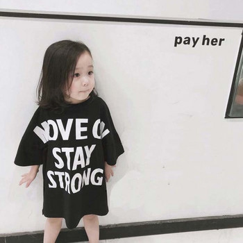 Модерна детска тениска дълъг модел с надиси в черен и бял цвят