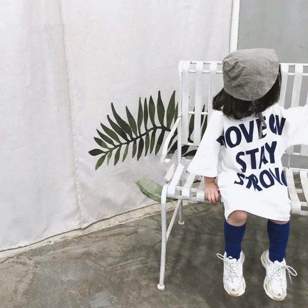 Modern gyerek póló hosszú modell fekete-fehér túlnyúlásokkal