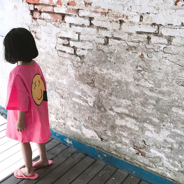 Modern gyerek póló hosszú modell több színben rátéttel