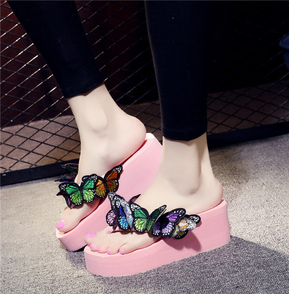 ÚJ modell női papucs 3D elemmel több színben