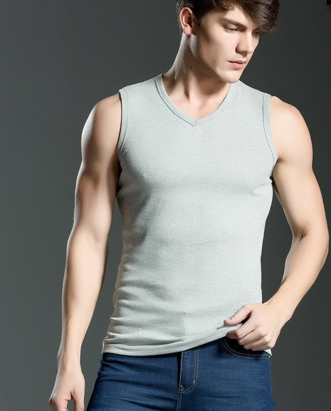 Egyszerű férfi felső három színben két modellben