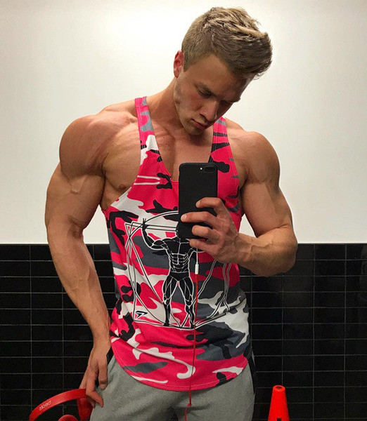 Aktuális férfi sportcipő több színben terepszínű mintával