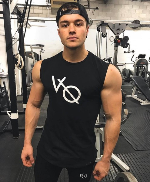 Μοντέρνο ανδρικό  αθλητικό αμάνικο σε τέσσερα χρώματα