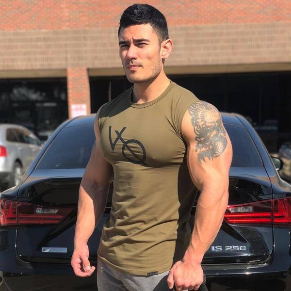 Μοντέρνο ανδρικό  αθλητικό αμάνικο σε τέσσερα χρώματα