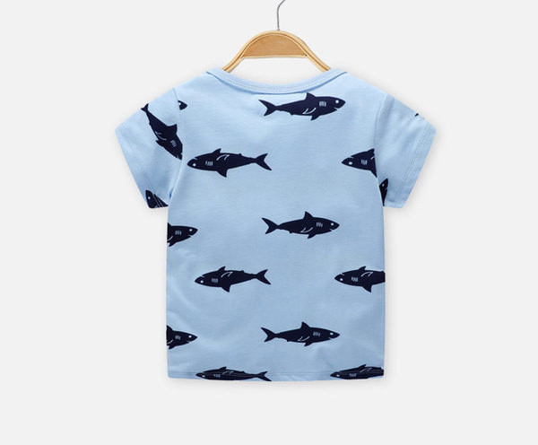 Modern gyerekpóló fiúknak rövid ujjal és zsebbel