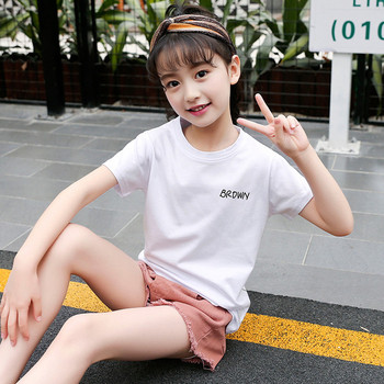 Παιδικό μπλουζάκι με εφαρμογή σε λευκό χρώμα