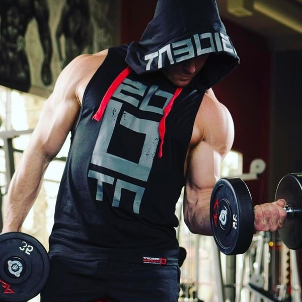 Maieu sport pentru bărbați cu glugă și inscripție în trei culori