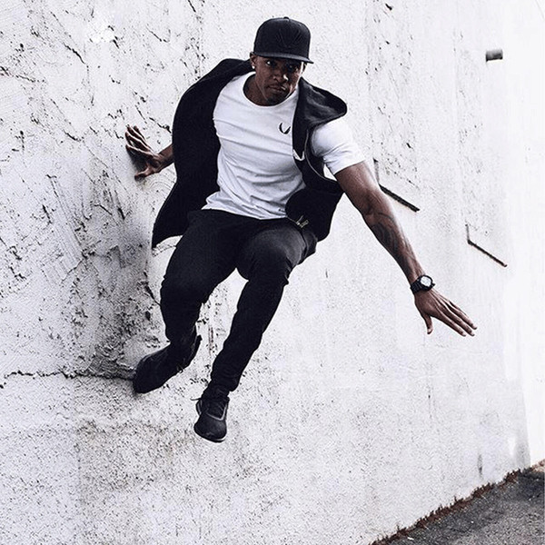 Férfi sportmellény kapucnival, három színben