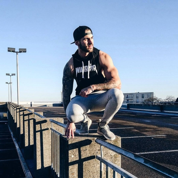 Ανδρικό αμάνικο μπλουζάκι με κουκούλα σε τρία χρώματα