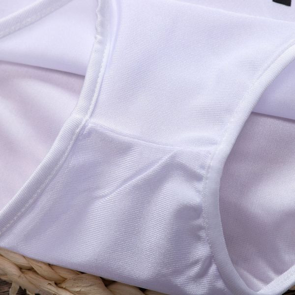 Divatos fürdőruha anyának és gyermeknek fehér színben, felirattal