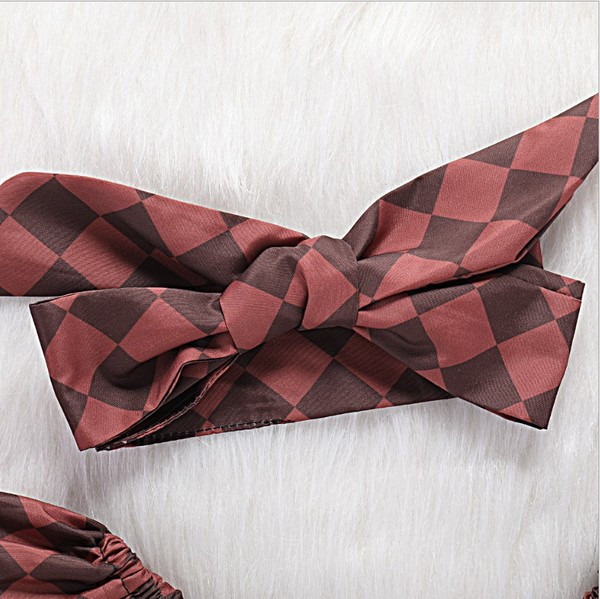 Stílusos gyerek fürdőruha lányoknak három részből áll