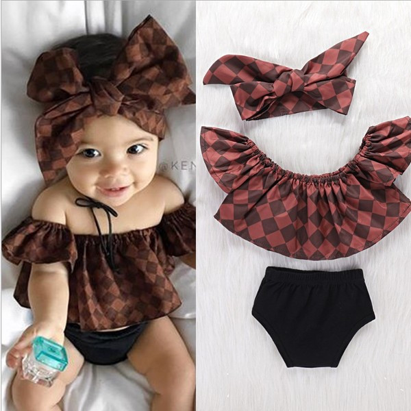 Stílusos gyerek fürdőruha lányoknak három részből áll