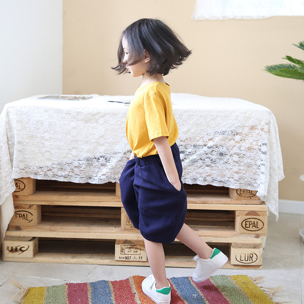 Παιδικό μπλουζάκι με επιγραφή σε μαύρο και κίτρινο χρώμα