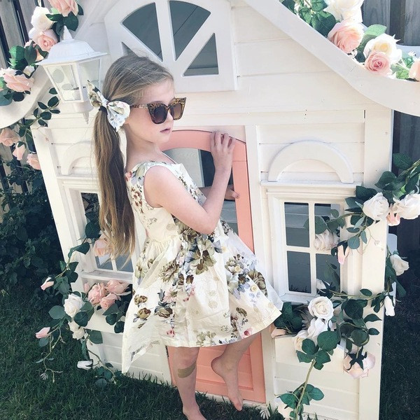 Μοντέρνο βρεφικό φόρεμα  με floral μοτίβα και κουμπιά