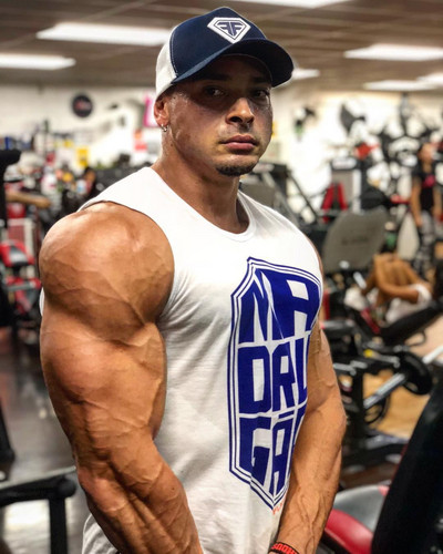 Μοντέρνο ανδρικό αμάνικο μπλουζάκι σε τρία χρώματα με επιγραφή