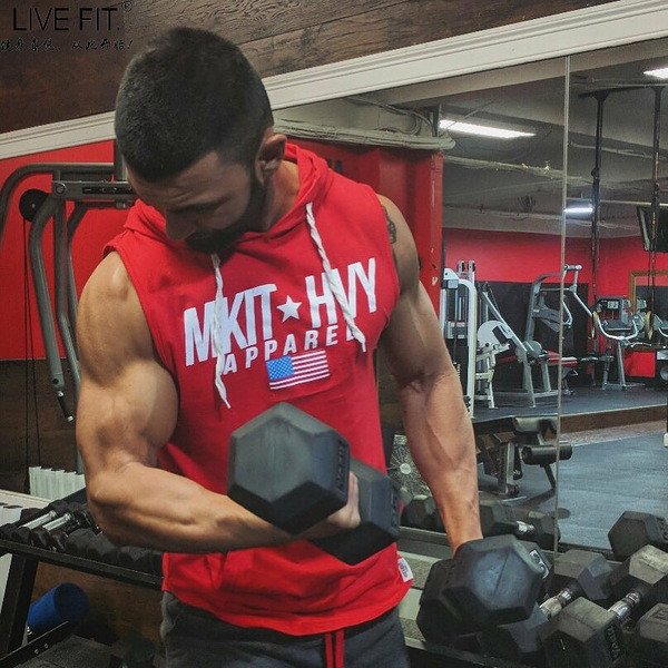 Három színben feliratos, kapucnival ellátott modern férfi felső