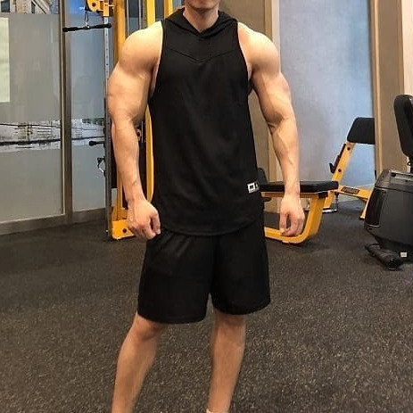 Ανδρικό αμάνικο μπλουζάκι με κοντό μανίκι με κουκούλα σε λευκό και μαύρο χρώμα