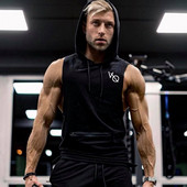 Aktuális férfi felső, kapucnival három színben