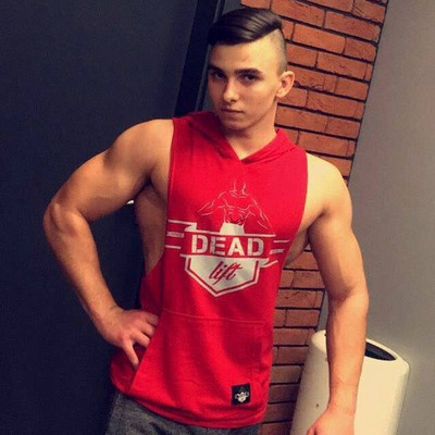 Napi férfi akasztófelső kapucnival, három színben