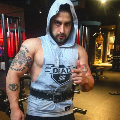 Napi férfi akasztófelső kapucnival, három színben