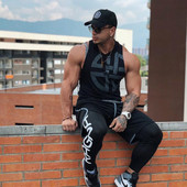 Modern férfi felső, kapucnival, három színben