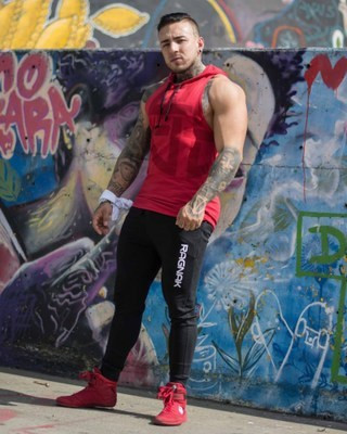 Modern férfi felső, kapucnival, három színben