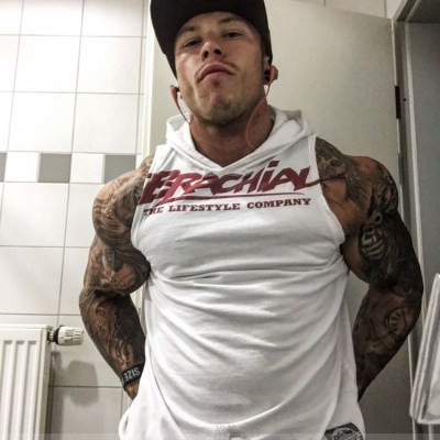 Μοντέρνο ανδρικό αμάνικο μπλουζάκι με δύο μοντέλα