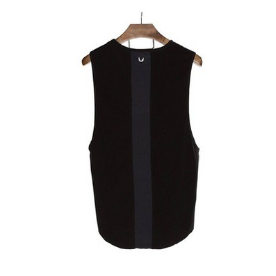 Μοντέρνοανδρικό αμάνικο μπλουζάκι με διαφανά στοιχεία στην πλάτη