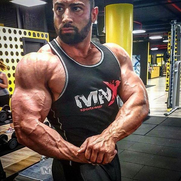 Maieu sport pentru bărbați cu inscripție în mai multe culori