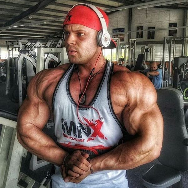 Maieu sport pentru bărbați cu inscripție în mai multe culori