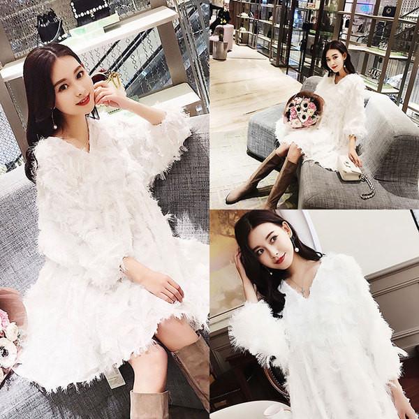 Модерна рокля за бременни жени в бял и черен цвят с V-образно деколте