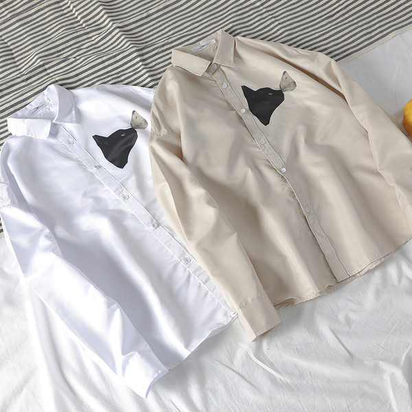 Мъжка риза с апликация в бял и бежов цвят