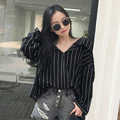 Дамска раирана риза с V-образно деколте асиметричен модел в три цвята