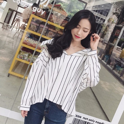 Дамска раирана риза с V-образно деколте асиметричен модел в три цвята