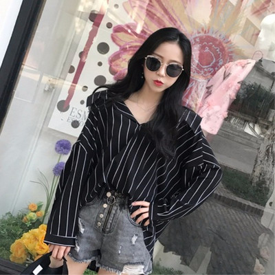 Дамска раирана риза с V-образно деколте асиметричен модел в три цвята