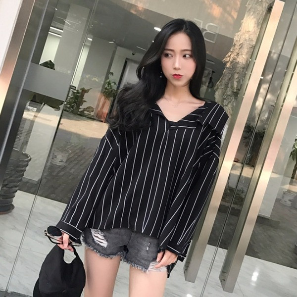 Дамска раирана риза с V-образно деколте асиметричен модел в три цвята  