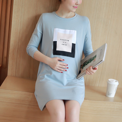 Модерна туника за бременни жени в няколко цвята с надпис и щампа